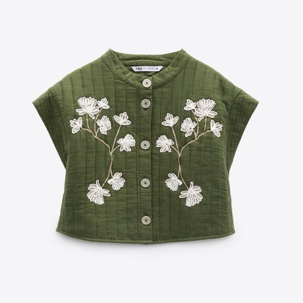 ZARA NWOT WOMAN CROP QUILTED WAISTCOAT
EMBROIDERY FLORAL KHAKI SIZE M